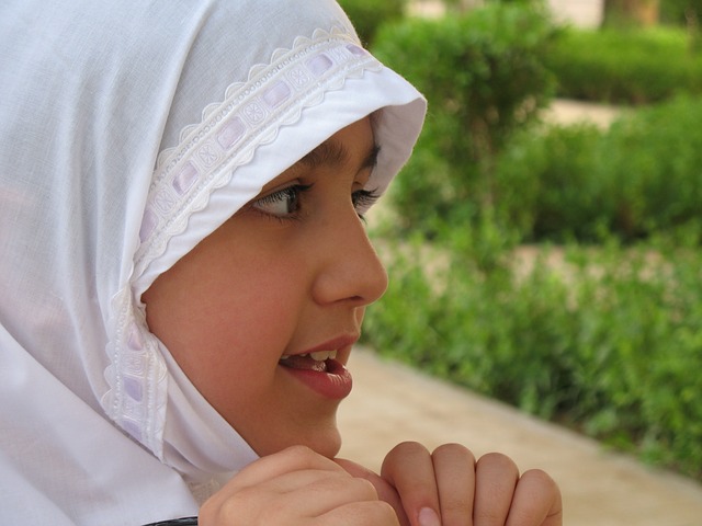 muslim-girl-397952_640
